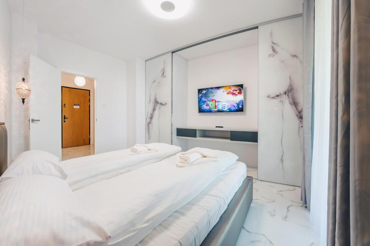 Luxury Long Island Suite Gdańsk Exteriör bild