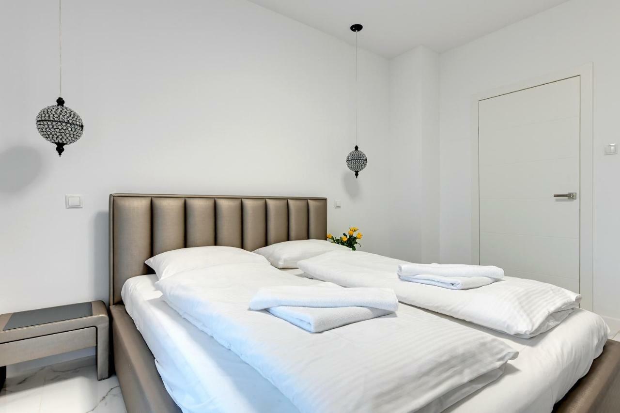 Luxury Long Island Suite Gdańsk Exteriör bild